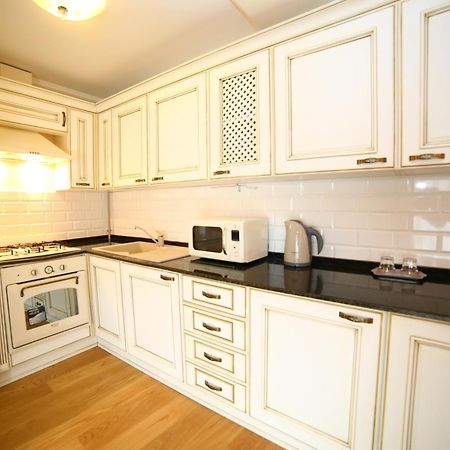 Old Town By Bliss Residence Bukares Bagian luar foto
