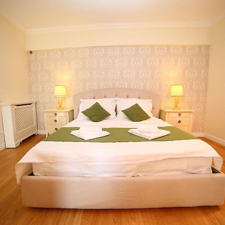Old Town By Bliss Residence Bukares Bagian luar foto