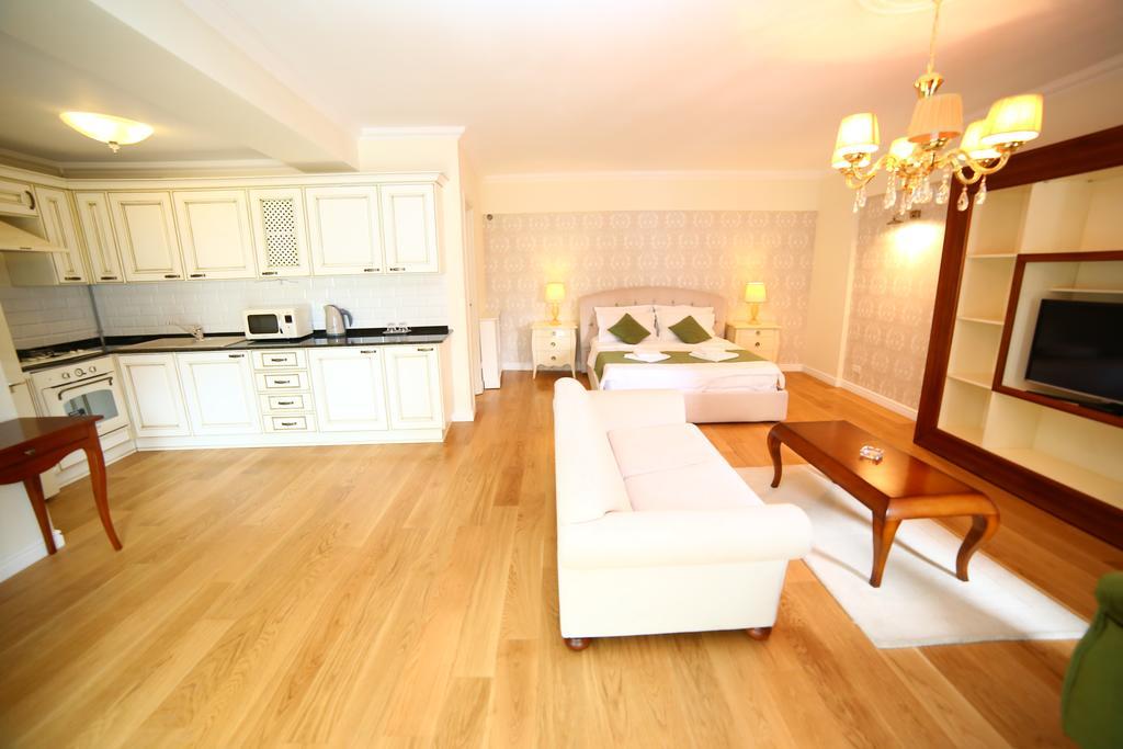 Old Town By Bliss Residence Bukares Bagian luar foto