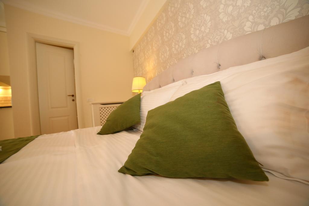 Old Town By Bliss Residence Bukares Bagian luar foto