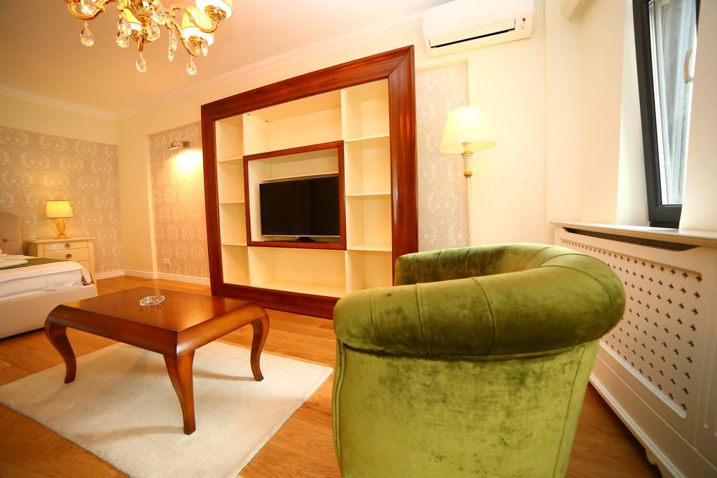 Old Town By Bliss Residence Bukares Bagian luar foto